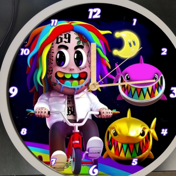 Tekashi on rainbow clock - Picture 2 of 4